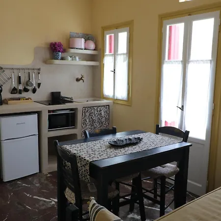 Panormos Apartments *